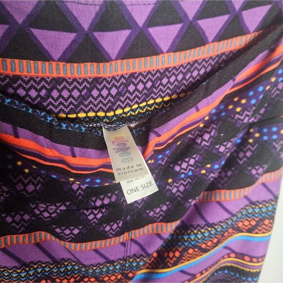 Lularoe OS printed legging - Picture 4 of 4